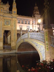 Puente de la Plaza España de noche