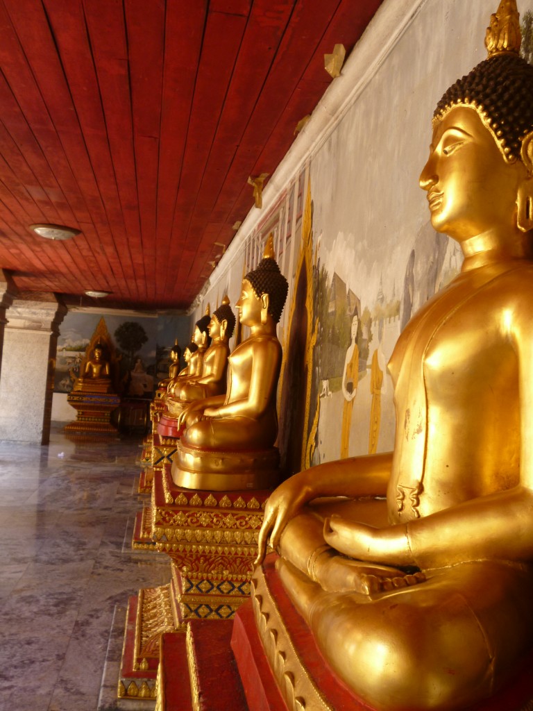 Estatuas de buda en Wat Phrathat Doi Suthep