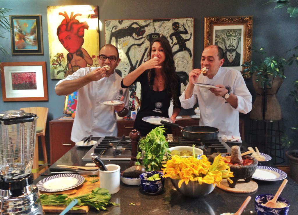 Camila, Jorge y Beto comiendo