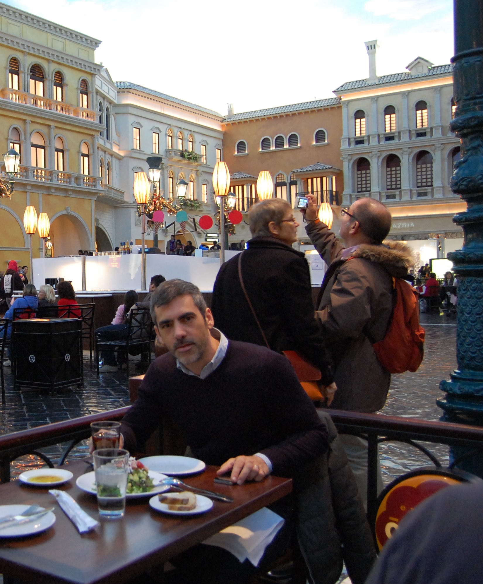 Viajero Faro comiendo en Venetian en las Vegas