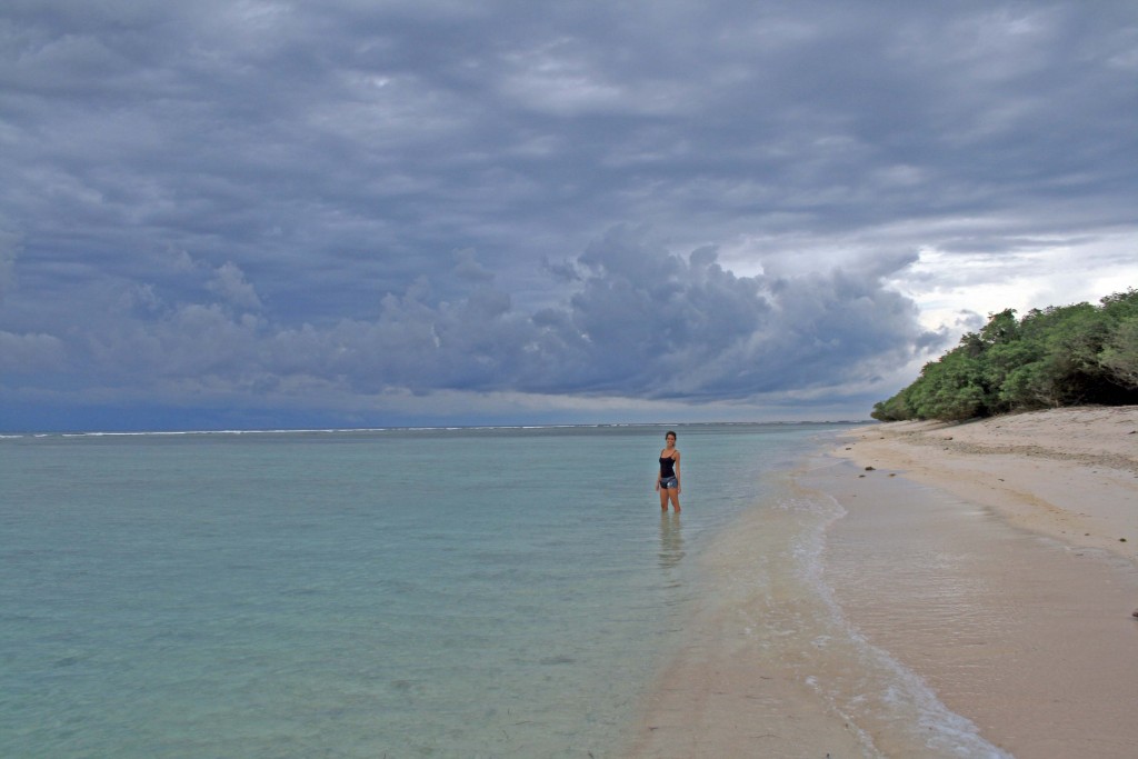 Camila en una playa de Gili Trawangan