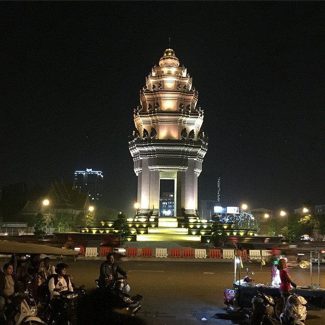 Monumento a la Independencia en Phnom Penh