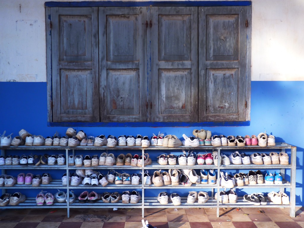 Zapatos de niños en Siem Reap