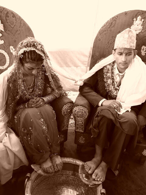 Lavado de pies en boda nepalí
