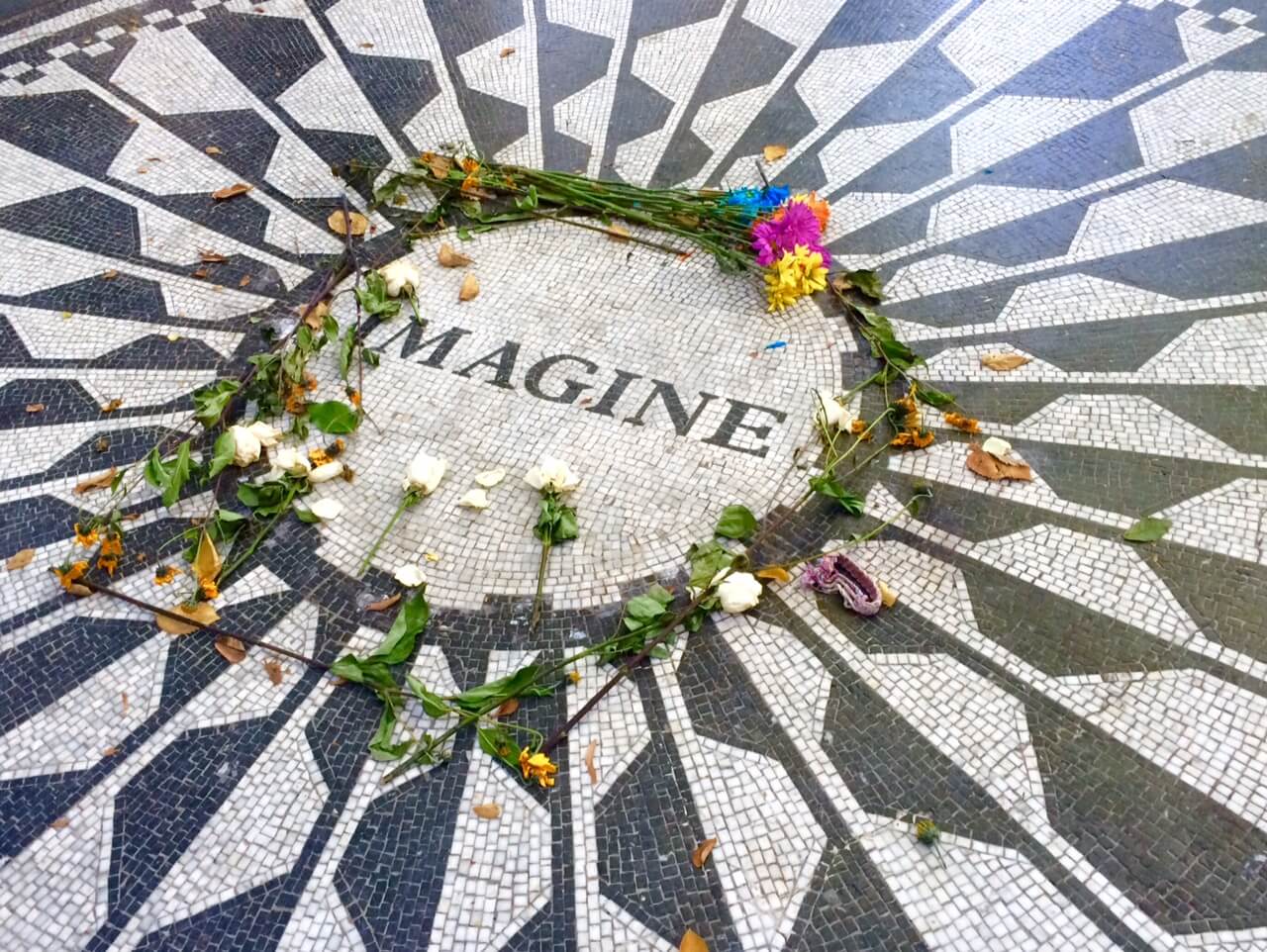 Homenaje a John Lennon en el Central Park