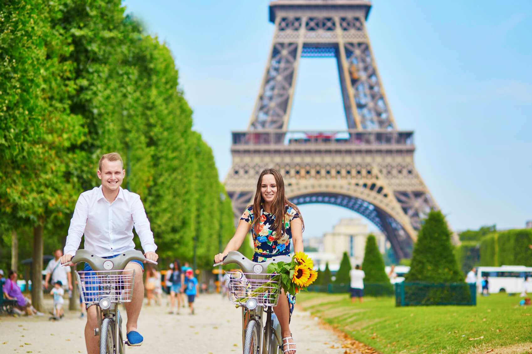 Andar en bicicleta por le Torre Eiffel