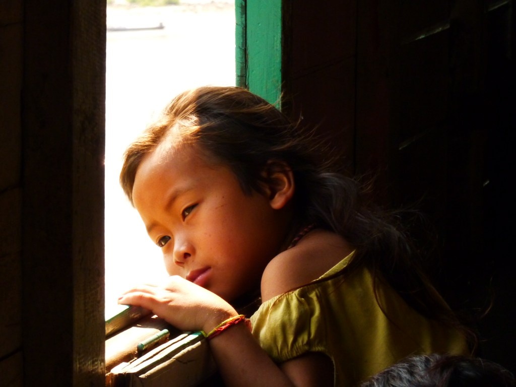 Niña en Laos