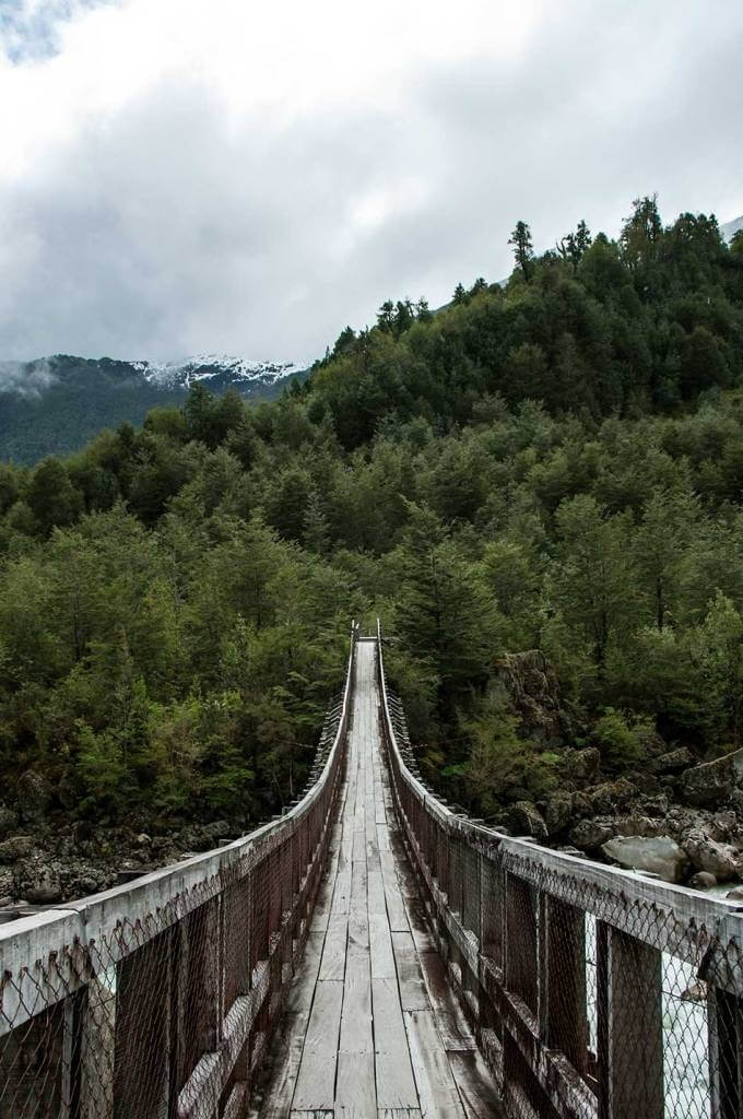 Puente colgante, Parque Nacional Queulat, Chile