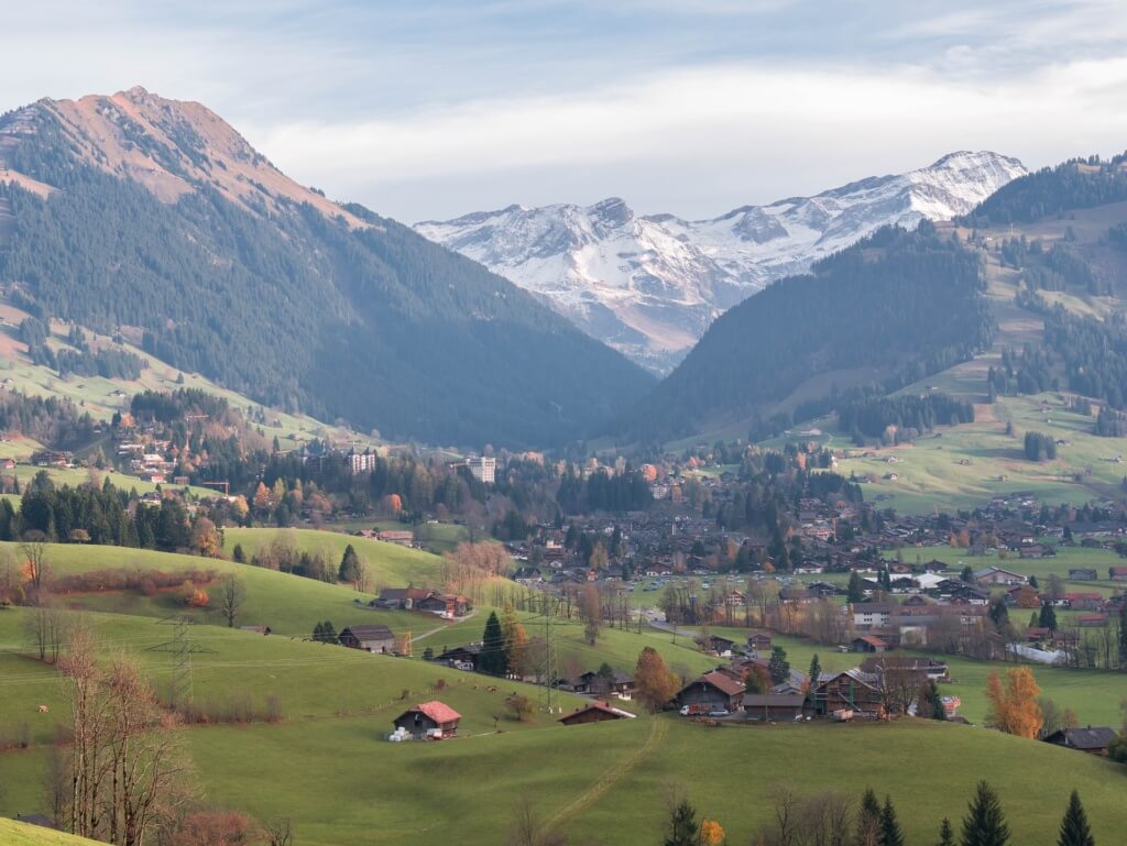 ¿Cuántos sueñan con observar esta vista de Gstaad? - Sueños Viajeros