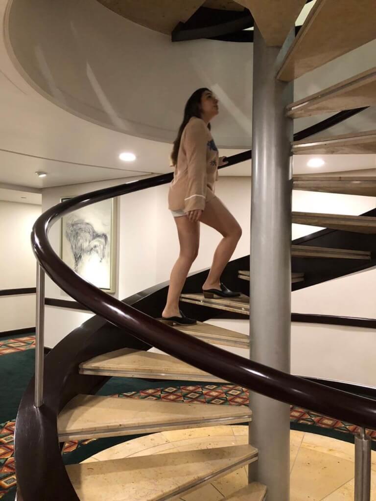 La hermosa escalera del hotel - Sueños Viajeros